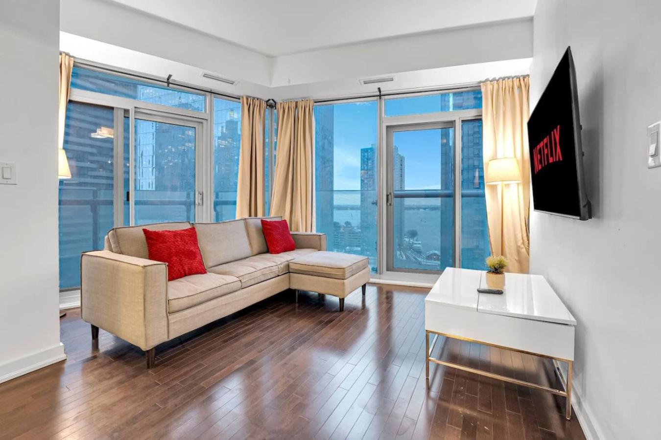 Sleek 2bd Near Scotiabank Union Water Mtcc Apartment
