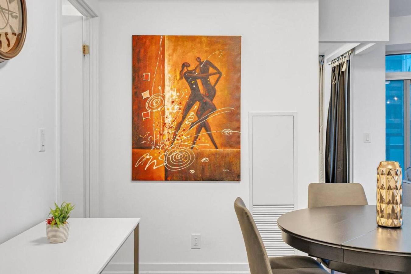 Sleek 2bd Near Scotiabank Union Water Mtcc Apartment